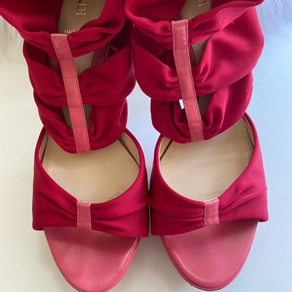 Beautiful Fendi platform fuchsia heels - Picture 2 of 6
